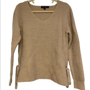 Love Tree sweater bottom side ties V-neckline long sleeves fuzzy Size Medium